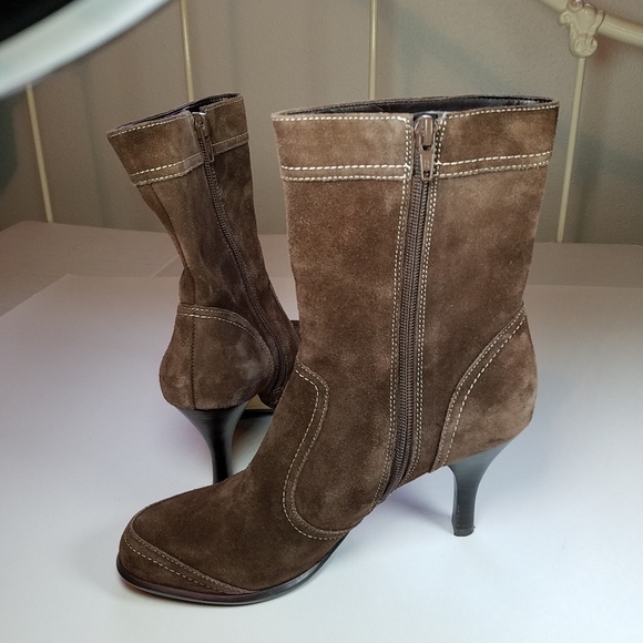 Nine West brown suede heeled booties. Sz 8. - Picture 7 of 8